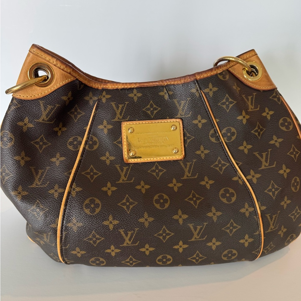 Authentic & Elegant Louis Vuitton Galliera PM monogram